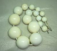 Stunning Chunky Cream Acrylic Oversized Bead Necklace Statement Piece!